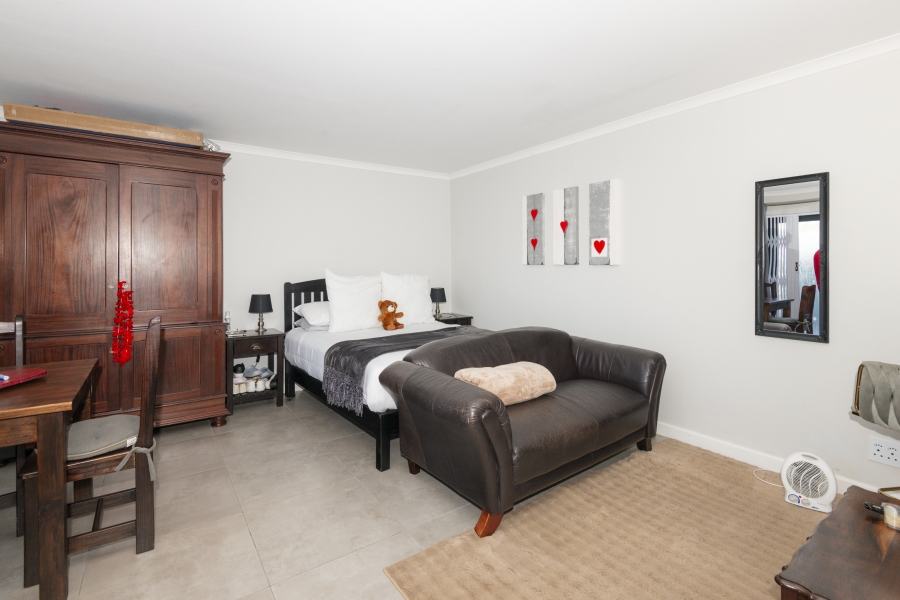 5 Bedroom Property for Sale in Myburgh Park Western Cape
